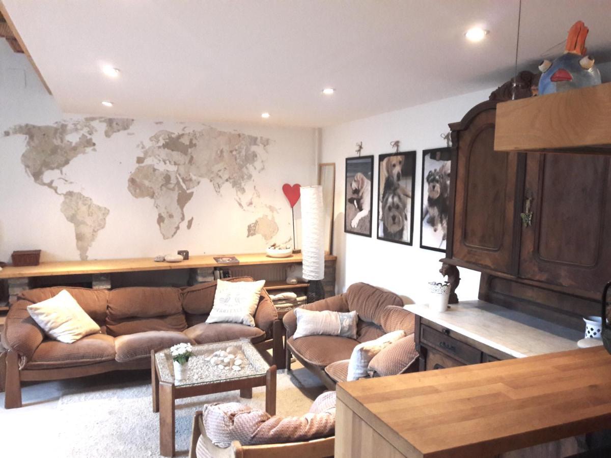 Unique, Homey With Free Parking In Apartamento Budapest